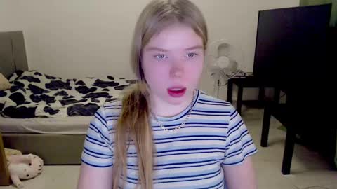 Snapshot of kitten_jenny01 chatting on 12-14-24, 09:56 Jennyblonde and Emmabrunette online show from 12-14-24, 09:56