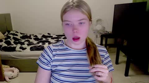 Snapshot of kitten_jenny01 chatting on 12-15-24, 01:13 Jennyblonde and Emmabrunette online show from 12-15-24, 01:13