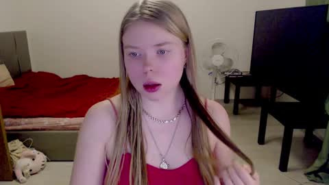 Snapshot of kitten_jenny01 chatting on 02-04-25, 09:20 Jennyblonde and Emmabrunette online show from 02-04-25, 09:20