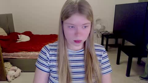 Snapshot of kitten_jenny01 chatting on 02-08-25, 09:36 Jennyblonde and Emmabrunette online show from 02-08-25, 09:36