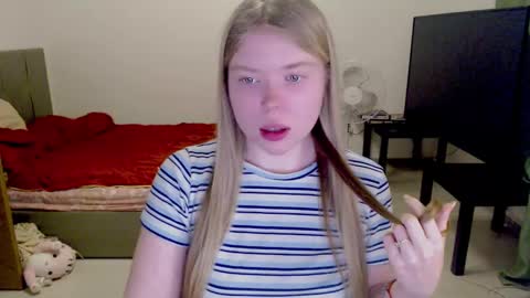 Snapshot of kitten_jenny01 chatting on 02-09-25, 12:39 Jennyblonde and Emmabrunette online show from 02-09-25, 12:39
