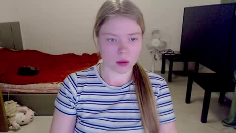 Snapshot of kitten_jenny01 chatting on 02-09-25, 09:39 Jennyblonde and Emmabrunette online show from 02-09-25, 09:39
