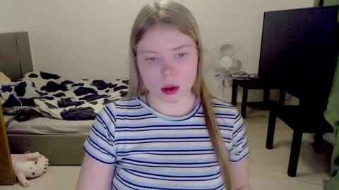 Snapshot of kitten_jenny01 chatting on 02-21-25, 09:54 Jennyblonde and Emmabrunette online show from 02-21-25, 09:54
