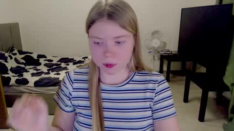 Snapshot of kitten_jenny01 chatting on 02-22-25, 09:48 Jennyblonde and Emmabrunette online show from 02-22-25, 09:48