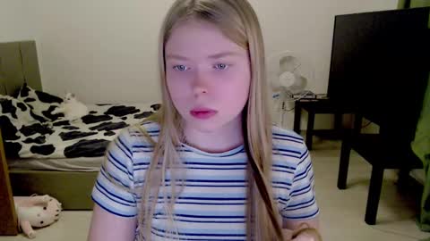 Snapshot of kitten_jenny01 chatting on 02-23-25, 12:51 Jennyblonde and Emmabrunette online show from 02-23-25, 12:51