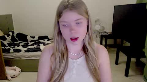 Snapshot of kitten_jenny01 chatting on 03-07-25, 10:43 Jennyblonde and Emmabrunette online show from 03-07-25, 10:43