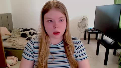 Snapshot of kitten_jenny01 chatting on 10-01-25, 11:27 Jennyblonde and Emmabrunette online show from 10-01-25, 11:27