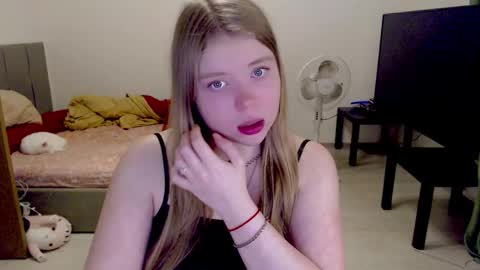 Snapshot of kitten_jenny01 chatting on 10-25-25, 01:40 Jennyblonde and Emmabrunette online show from 10-25-25, 01:40
