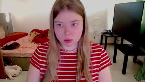 Jennyblonde and Emmabrunette online show from 01-12-26, 10:31