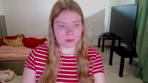Jennyblonde and Emmabrunette online show from 05-11-26, 02:45
