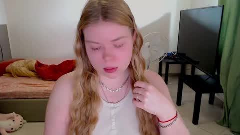 Jennyblonde and Emmabrunette online show from 05-12-26, 12:13