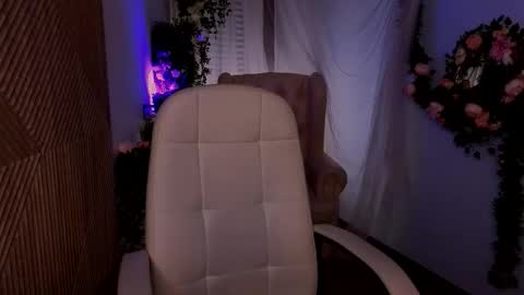 Snapshot of kitten_murray chatting on 10-19-25, 05:52 barbara online show from 10-19-25, 05:52