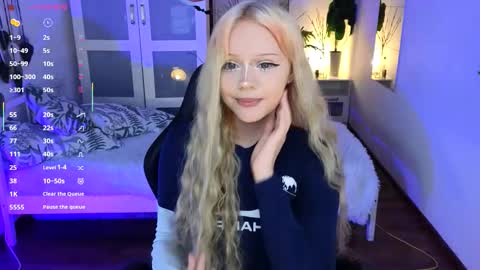 Snapshot of kitten_murray chatting on 10-26-25, 06:19 barbara online show from 10-26-25, 06:19