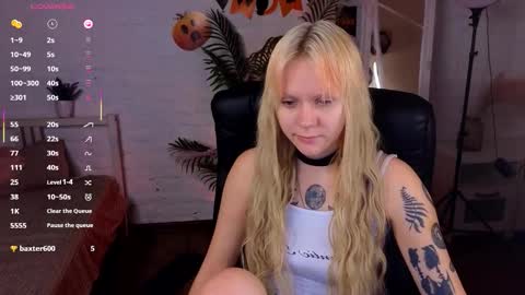 Snapshot of kitten_murray chatting on 10-30-25, 06:15 barbara online show from 10-30-25, 06:15