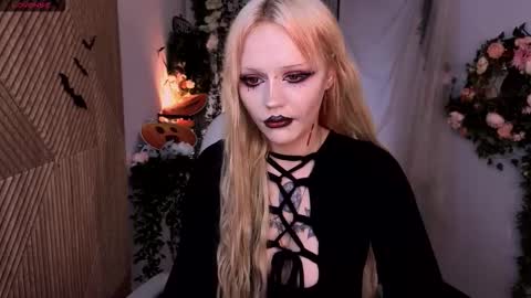 Snapshot of kitten_murray chatting on 10-31-25, 06:47 barbara online show from 10-31-25, 06:47