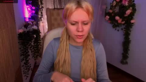 Snapshot of kitten_murray chatting on 11-04-25, 05:28 barbara online show from 11-04-25, 05:28