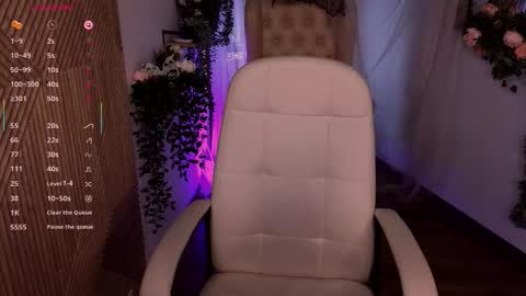 Snapshot of kitten_murray chatting on 11-07-25, 02:06 barbara online show from 11-07-25, 02:06