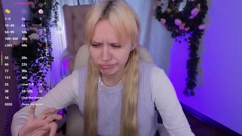 Snapshot of kitten_murray chatting on 11-10-25, 01:10 barbara online show from 11-10-25, 01:10