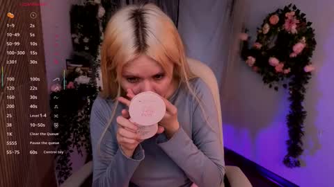 Snapshot of kitten_murray chatting on 11-18-25, 05:34 barbara online show from 11-18-25, 05:34