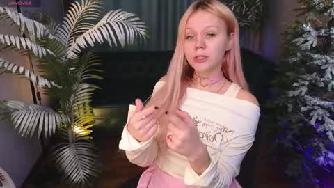 Snapshot of kitten_murray chatting on 01-07-26, 01:35 barbara online show from 01-07-26, 01:35