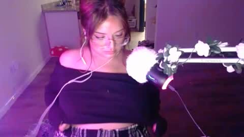 kittengonewild online show from 05-24-26, 04:17