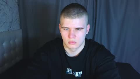 Snapshot of kittenmur chatting on 12-10-24, 12:05 Vlad online show from 12-10-24, 12:05