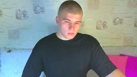 Snapshot of kittenmur chatting on 09-18-25, 09:39 Vlad online show from 09-18-25, 09:39