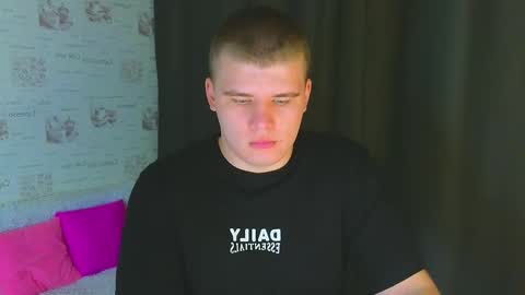 Snapshot of kittenmur chatting on 09-26-25, 11:31 Vlad online show from 09-26-25, 11:31