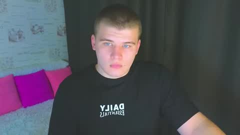 Snapshot of kittenmur chatting on 09-28-25, 09:09 Vlad online show from 09-28-25, 09:09