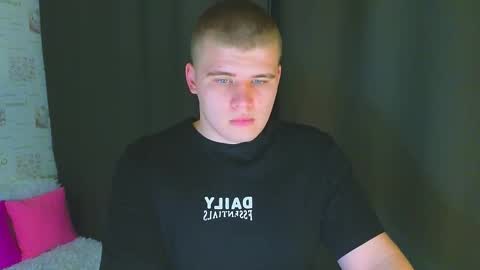 Snapshot of kittenmur chatting on 10-07-25, 04:15 Vlad online show from 10-07-25, 04:15