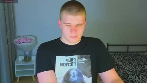 Snapshot of kittenmur chatting on 10-31-25, 08:32 Vlad online show from 10-31-25, 08:32