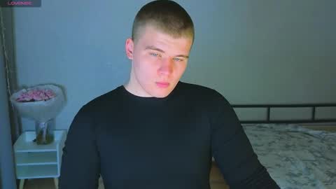 Snapshot of kittenmur chatting on 11-03-25, 09:16 Vlad online show from 11-03-25, 09:16