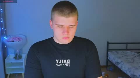 Snapshot of kittenmur chatting on 11-04-25, 09:47 Vlad online show from 11-04-25, 09:47