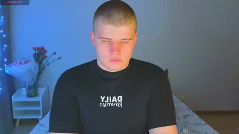 Snapshot of kittenmur chatting on 11-10-25, 07:24 Vlad online show from 11-10-25, 07:24