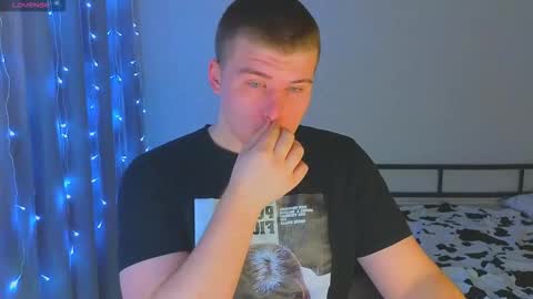 Snapshot of kittenmur chatting on 11-22-25, 01:04 Vlad online show from 11-22-25, 01:04