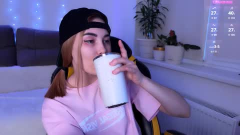 Snapshot of kittie_bear chatting on 03-01-26, 01:35 Veronica online show from 03-01-26, 01:35