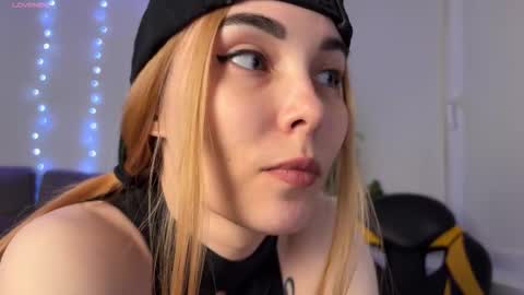 Snapshot of kittie_bear chatting on 03-14-26, 05:51 Veronica online show from 03-14-26, 05:51