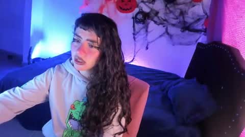 Snapshot of kitty__chs chatting on 11-06-25, 01:34 kitty__chs online show from 11-06-25, 01:34