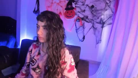 Snapshot of kitty__chs chatting on 11-19-25, 10:59 kitty__chs online show from 11-19-25, 10:59