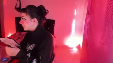 Snapshot of kitty__chs chatting on 11-27-25, 11:23 kitty__chs online show from 11-27-25, 11:23