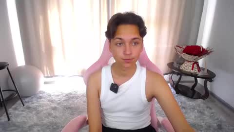 Snapshot of kitty_boy246 chatting on 09-12-25, 10:04 Andrew online show from 09-12-25, 10:04