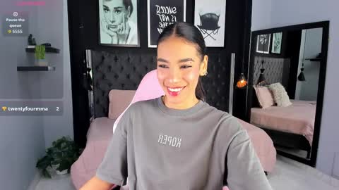 Snapshot of kitty_collins_ chatting on 09-14-25, 10:25 Kitty online show from 09-14-25, 10:25