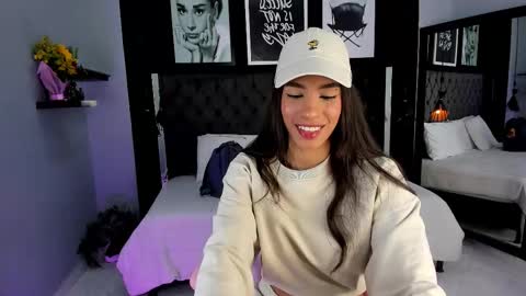 Snapshot of kitty_collins_ chatting on 09-24-25, 10:29 Kitty online show from 09-24-25, 10:29