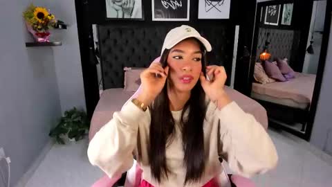 Snapshot of kitty_collins_ chatting on 09-25-25, 10:52 Kitty online show from 09-25-25, 10:52
