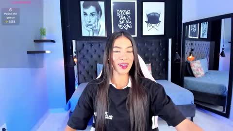 Snapshot of kitty_collins_ chatting on 10-05-25, 10:46 Kitty online show from 10-05-25, 10:46