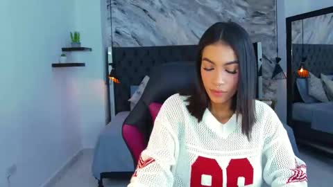 Snapshot of kitty_collins_ chatting on 05-04-26, 12:01 Kitty online show from 05-04-26, 12:01