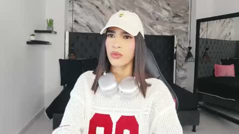 Snapshot of kitty_collins_ chatting on 06-09-26, 12:39 Kitty online show from 06-09-26, 12:39