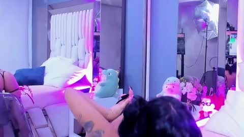 Snapshot of kitty_eliffe chatting on 02-25-25, 01:41 kitty online show from 02-25-25, 01:41