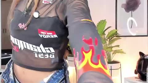 Snapshot of kitty_eliffe chatting on 05-05-26, 10:40 kitty online show from 05-05-26, 10:40