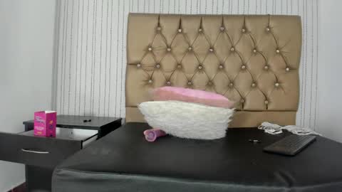 kitty eloays online show from 04-30-26, 08:57